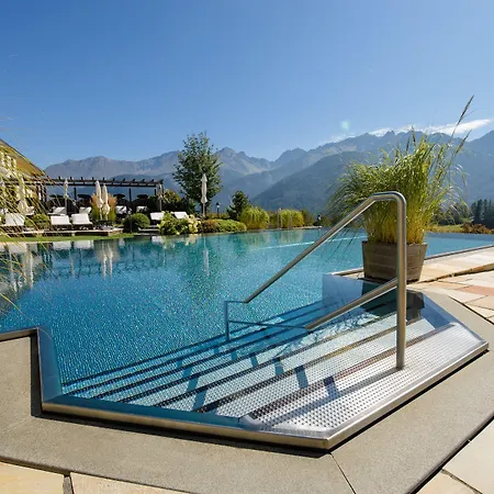 Отель Wellnessresidenz Schalber Серфаус