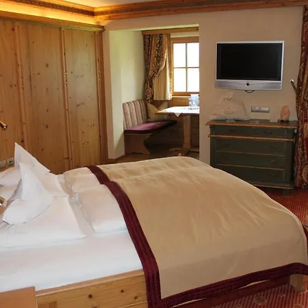 Отель Wellnessresidenz Schalber 5*