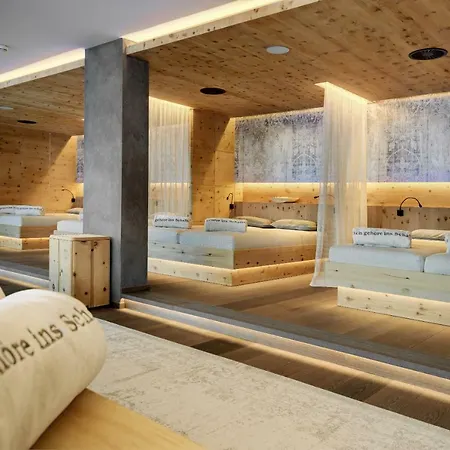 Wellnessresidenz Schalber Отель Серфаус