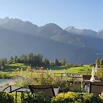 Wellnessresidenz Schalber فندق