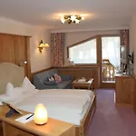 Wellnessresidenz Schalber מלון 5*