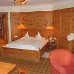 Wellnessresidenz Schalber 5* סרפהאוס